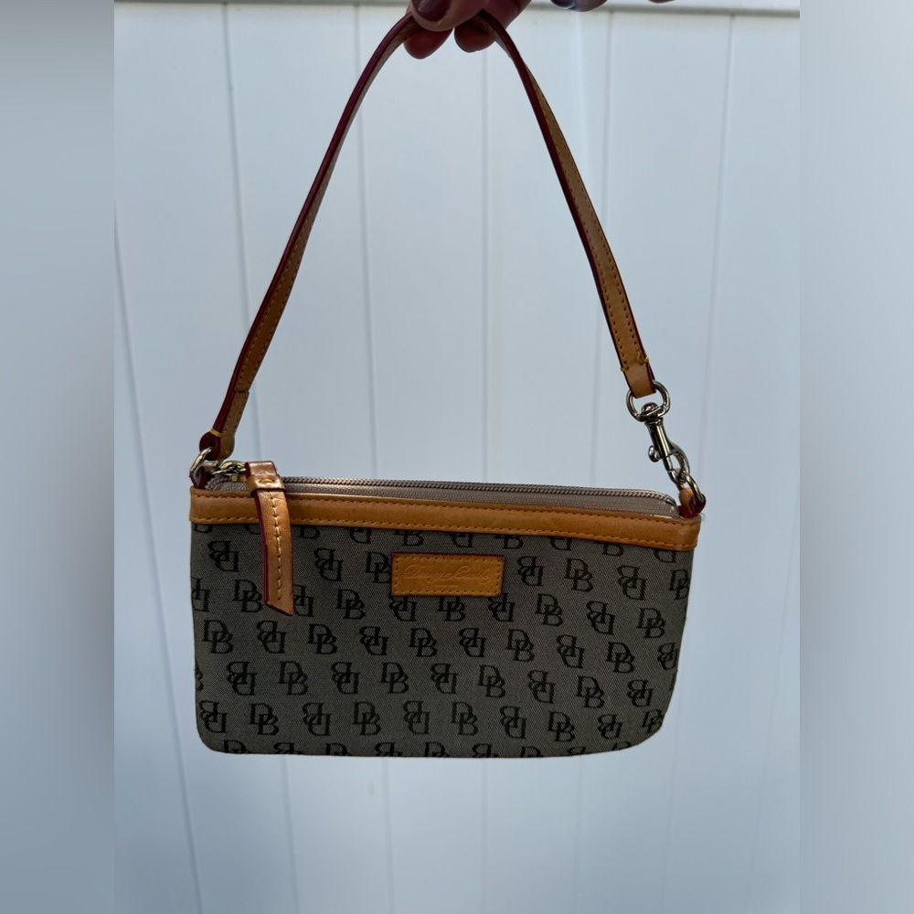 Dooney & Bourke Signature Fabric Leather Wristlet Wallet Purse 8x4.5” D - Picture 1 of 6
